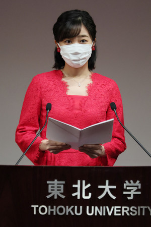 佳子さま、女子大生誕生式典に＝１１０周年、マスク姿であいさつ―東北