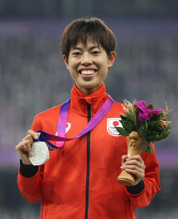 陸上女子5000メートルで銀メダルを獲得した広中璃梨佳=3日、中国・杭州