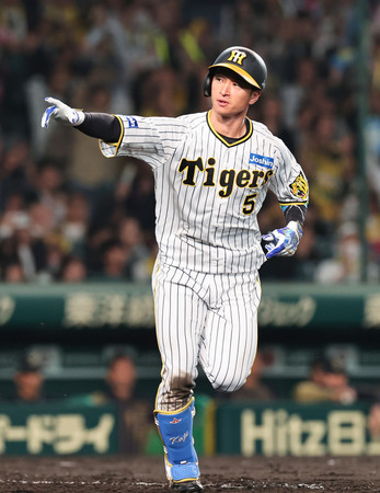 阪神の近本、複数安打にトリックプレー＝プロ野球日本シリーズ | 時事