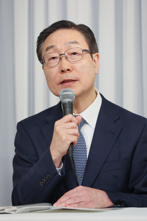 記者会見する世界平和統一家庭連合(旧統一教会)の田中富広会長=7日午後、東京都渋谷区