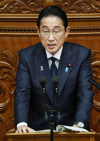 衆院本会議で答弁する岸田文雄首相=20日午後、国会内