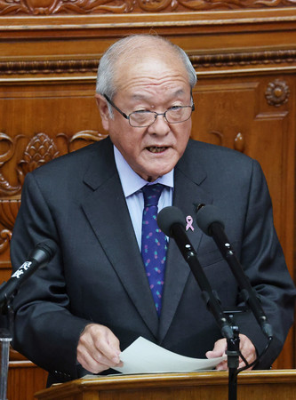 衆院本会議で財政演説を行う鈴木俊一財務相=20日午後、国会内
