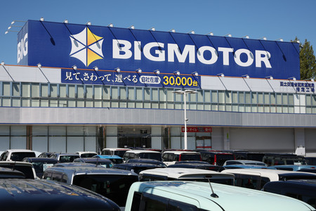 中古車販売大手のビッグモーター多摩店＝２０２３年９月、東京都多摩市