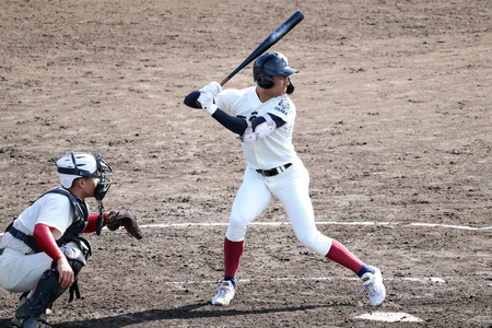 練習試合に出場した大阪桐蔭のラマル（右）＝７日、大阪府大東市