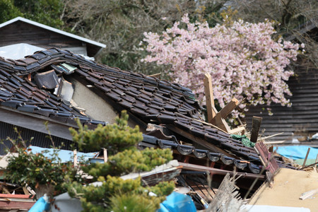 地震で津波が発生し、被害を受けた家屋＝３１日午前、石川県能登町白丸地区