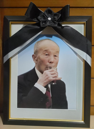 石川県珠洲市の自宅で亡くなった向井宏さんの遺影＝２月１８日、金沢市