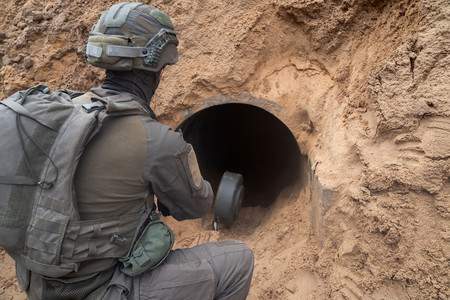 パレスチナ自治区ガザの地下トンネル入り口＝イスラエル軍が２月２１日提供（ＡＦＰ時事）