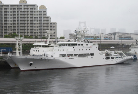 気象庁の新たな海洋気象観測船となる４代目「凌風丸」。２６日から運用される＝２４日、東京都港区