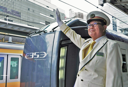 東京都新宿区がふるさと納税の返礼品として提供する「一日駅長体験」のイメージ（ＪＲ東日本提供）