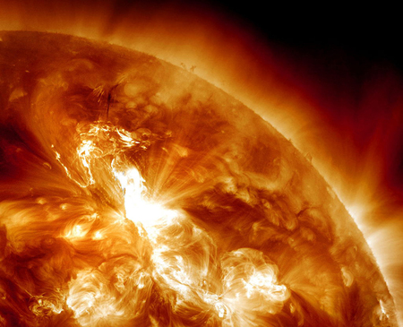 米航空宇宙局（ＮＡＳＡ）の太陽観測衛星が２０１２年１月２３日に捉えた太陽フレア（ＡＦＰ時事）