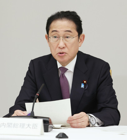 経済財政諮問会議で発言する岸田文雄首相＝４日午後、首相官邸