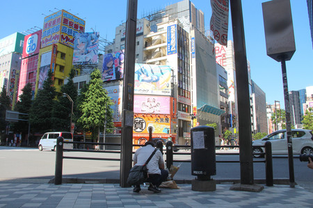 無差別殺傷事件から１６年となった東京・秋葉原の交差点＝８日午前、東京都千代田区