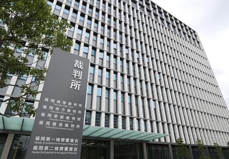 福岡高裁や地裁などが入る裁判所＝福岡市中央区