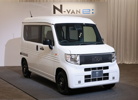 ホンダが発表した新型の軽商用電気自動車（ＥＶ）「Ｎ―ＶＡＮ　ｅ：（エヌバンイー）」＝１３日午前、埼玉県和光市