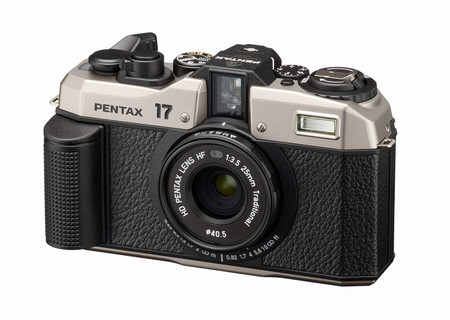 リコーが発売するフィルムカメラ「ＰＥＮＴＡＸ　１７」（同社提供）