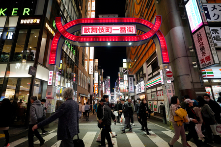 歌舞伎町一番街アーチ＝東京都新宿区（ＥＰＡ時事）