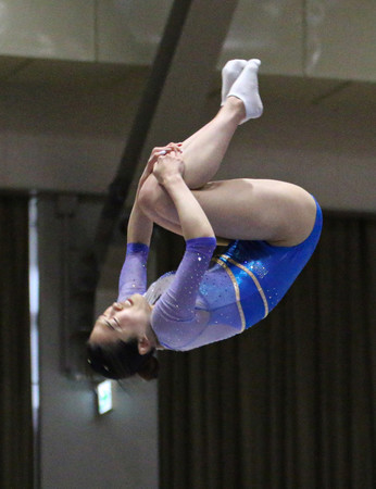 パリ五輪代表選考会女子決勝で演技する森ひかる＝５月１２日、群馬・ヤマト市民体育館前橋