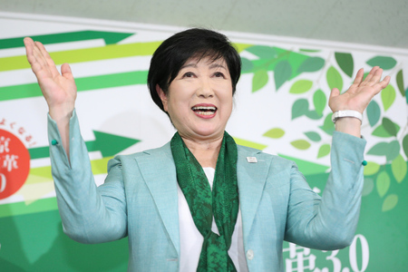 東京都の小池百合子知事＝７日、東京都新宿区