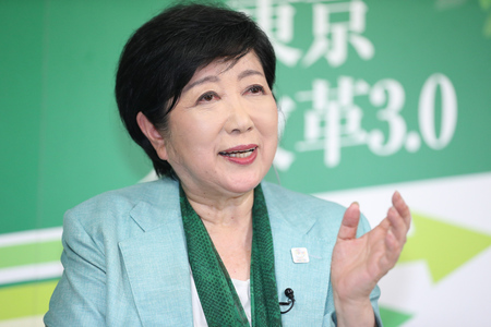 東京都の小池百合子知事＝７日、東京都新宿区