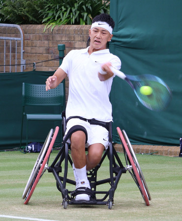 車いす部門の男子シングルス１回戦を突破した小田凱人＝１０日、英ウィンブルドン