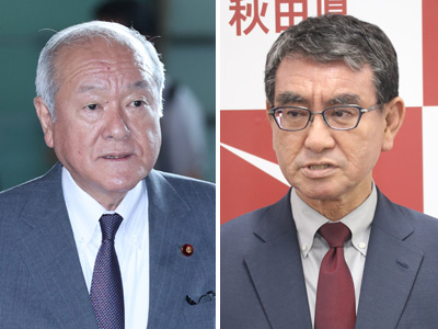 鈴木俊一財務相（写真左）と河野太郎デジタル相