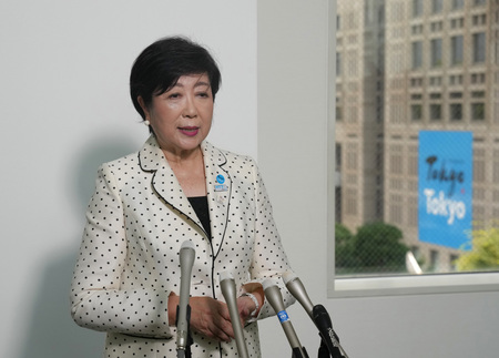 東京都の小池百合子知事＝８日、東京都新宿区（ＥＰＡ時事）