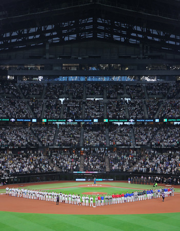 プロ野球オールスターの試合が初開催された、日本ハムの本拠地エスコンフィールド北海道＝２３日