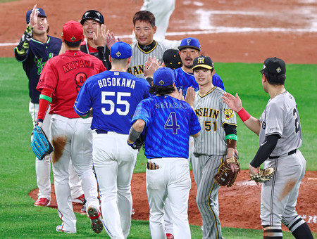 全パに勝利し、喜ぶ全セナイン＝２３日、エスコンＦ