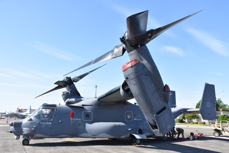 米軍横田基地（東京都）に配備されている空軍輸送機ＣＶ２２オスプレイ＝５月１８日