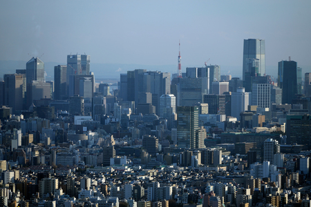 都心の高層ビル群＝２月８日、東京都内（ＥＰＡ時事）