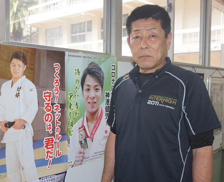 阿部一二三選手を指導した神港学園高校柔道部元監督の信川厚さん＝６月１０日、神戸市中央区