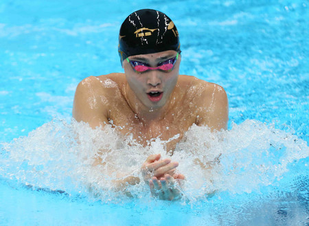 競泳パリ五輪選考会男子２００メートル平泳ぎ決勝で力泳する花車優＝３月２１日、東京アクアティクスセンター