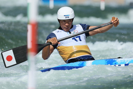 スラローム男子カナディアンシングル準決勝の羽根田卓也＝２９日、ベールシュルマルヌ