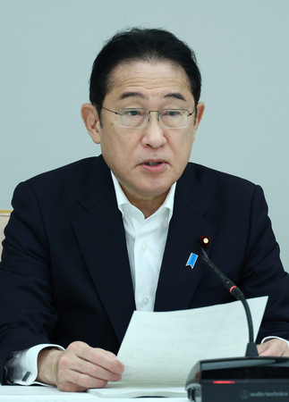 循環経済に関する関係閣僚会議で発言する岸田文雄首相＝３０日午前、首相官邸