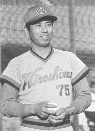 広島の阿南準郎監督（当時）＝１９８６年１０月、甲子園