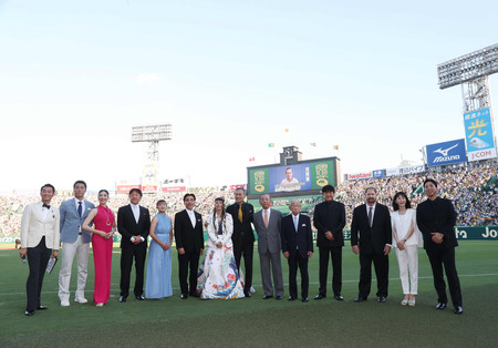 甲子園開場１００周年を迎えて行われたセレモニー＝１日、甲子園