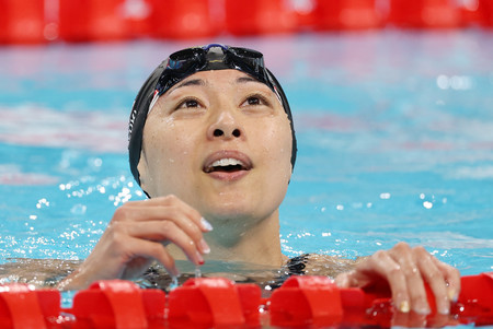 競泳女子２００メートル平泳ぎの準決勝を終えた鈴木聡美＝３１日、パリ