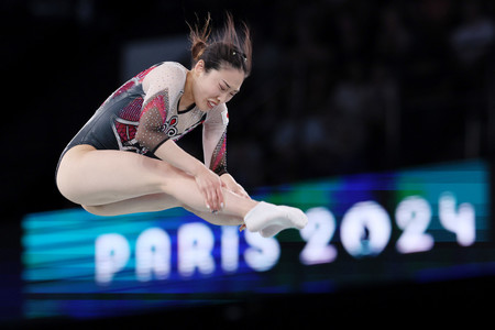 女子決勝、森ひかるの演技＝２日、パリ