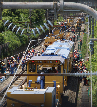 東海道新幹線の上り線で保守車両が脱線した現場＝７月２２日、愛知県蒲郡市