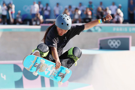 女子パーク決勝で演技する草木ひなの選手＝６日、パリ