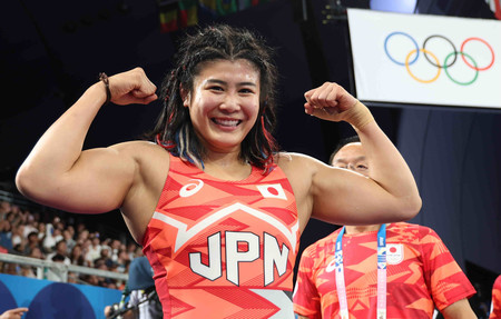 レスリング女子６８キロ級で銅メダルを獲得した尾崎野乃香選手＝６日、パリ