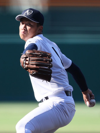 鳴門渦潮先発の岡田＝１１日、甲子園