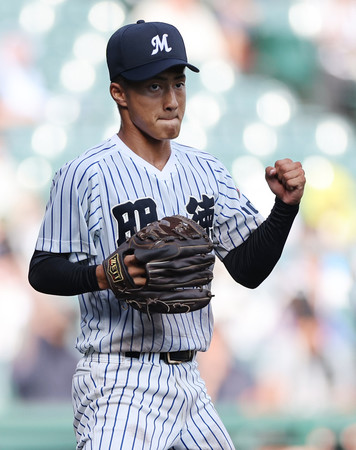 鳥取城北を完封した明徳義塾の池崎＝１２日、甲子園