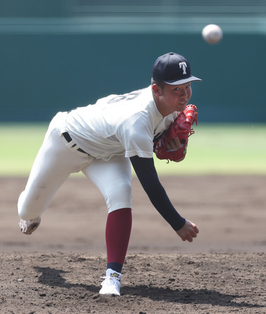 大阪桐蔭先発の森＝１４日、甲子園