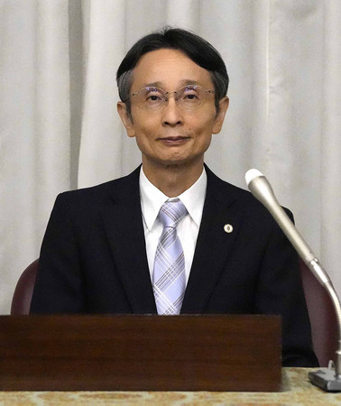 最高裁長官に就任し、記者会見する今崎幸彦氏＝１６日午後、東京都千代田区（代表撮影）