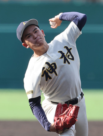 力投する神村学園先発の今村＝２１日、甲子園