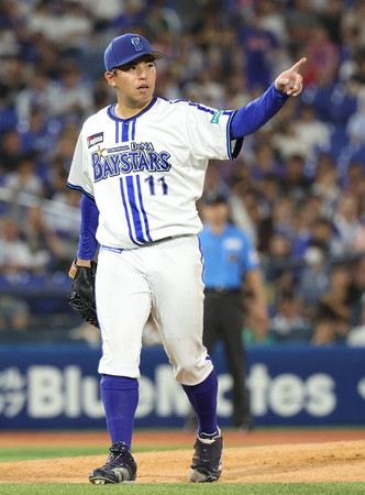 ６回１失点で１０勝目を挙げたＤｅＮＡの東＝２１日、横浜