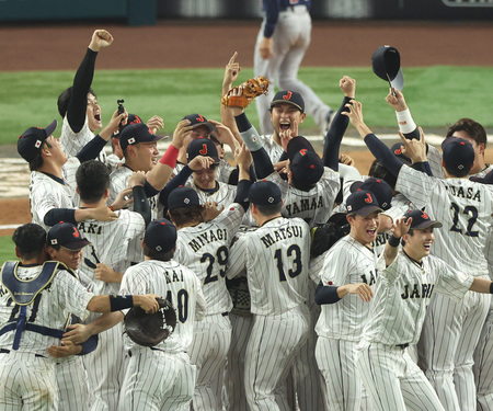 第５回ワールド・ベースボール・クラシック（ＷＢＣ）決勝、優勝を決め喜ぶ日本代表＝２０２３年３月、米フロリダ州マイアミ