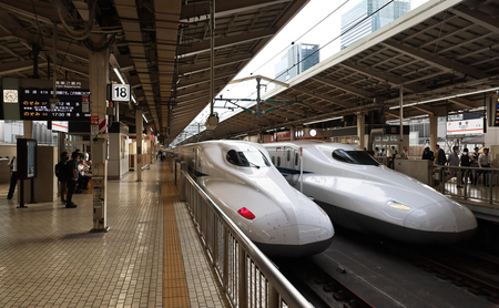 ＪＲ東京駅に入線した東海道新幹線の車両＝２０２３年７月