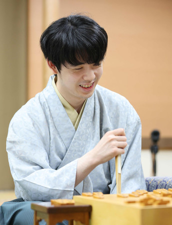 藤井七冠、永世二冠に＝最年少、２２歳１カ月―将棋・王位戦 | 時事通信ニュース